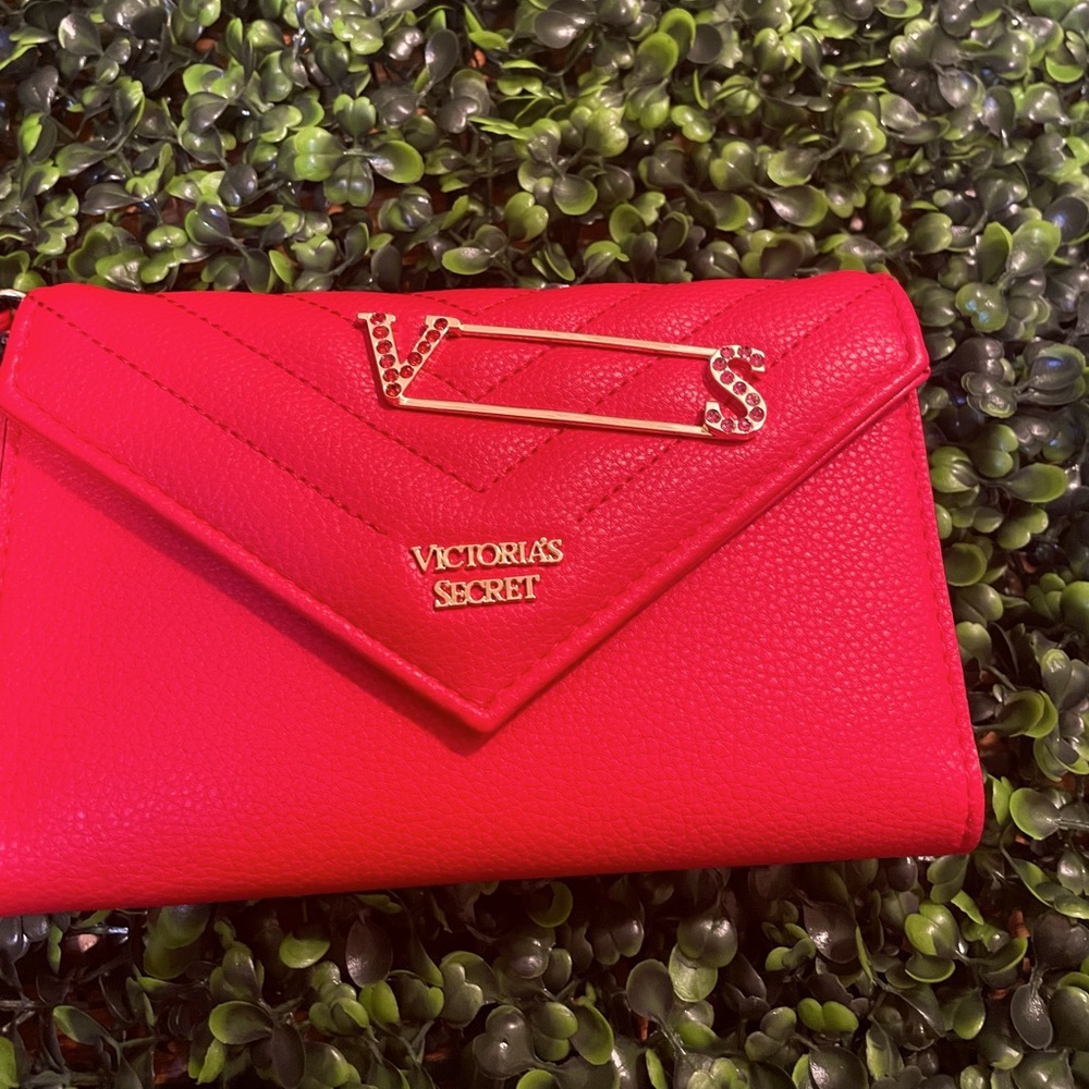 NWT Victoria’s Secret red women’s wristlet/wallet